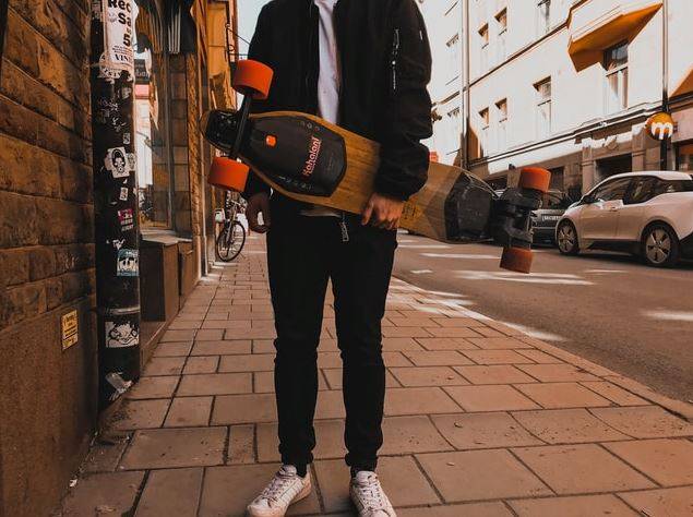 Electric skateboard laws, are they legal? Can you ride them in the sidewalk?