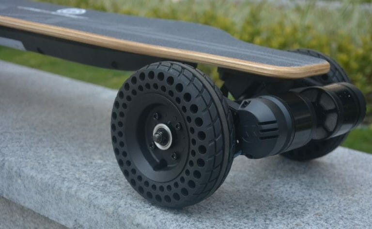 onlyone O2 plus electric skateboard